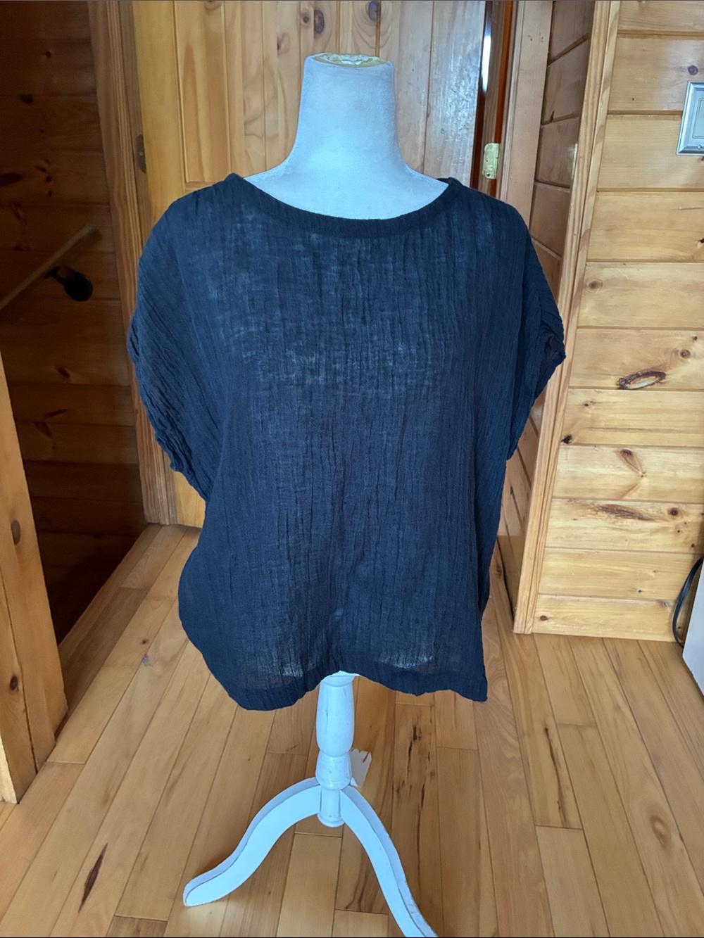 Laggenlook linen boxy fit minimalist coastal top with shell buttons